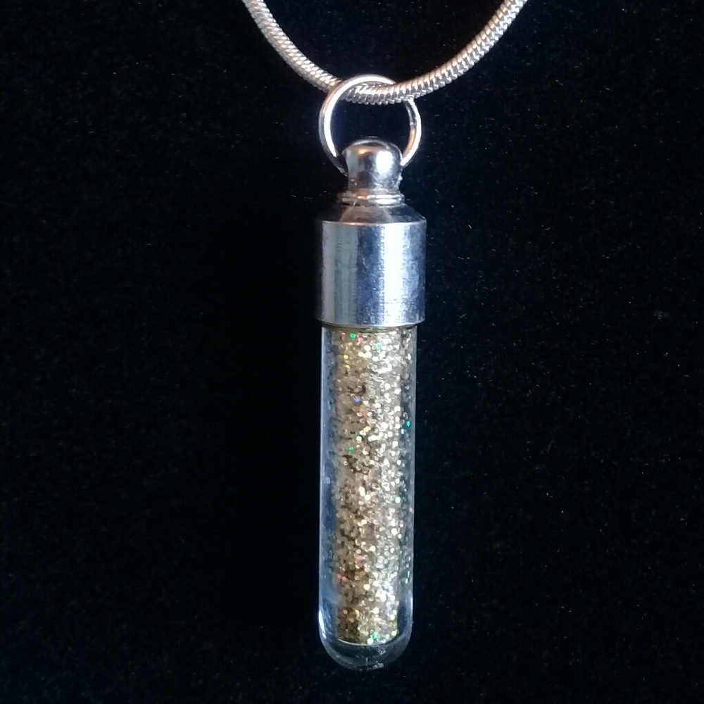 925 sterling silver pendant with fairy dust and 925 silver 18 inch chain.